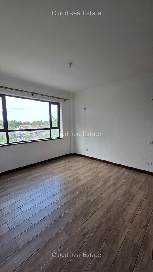 3 Bed Apartment with En Suite in Parklands - 13