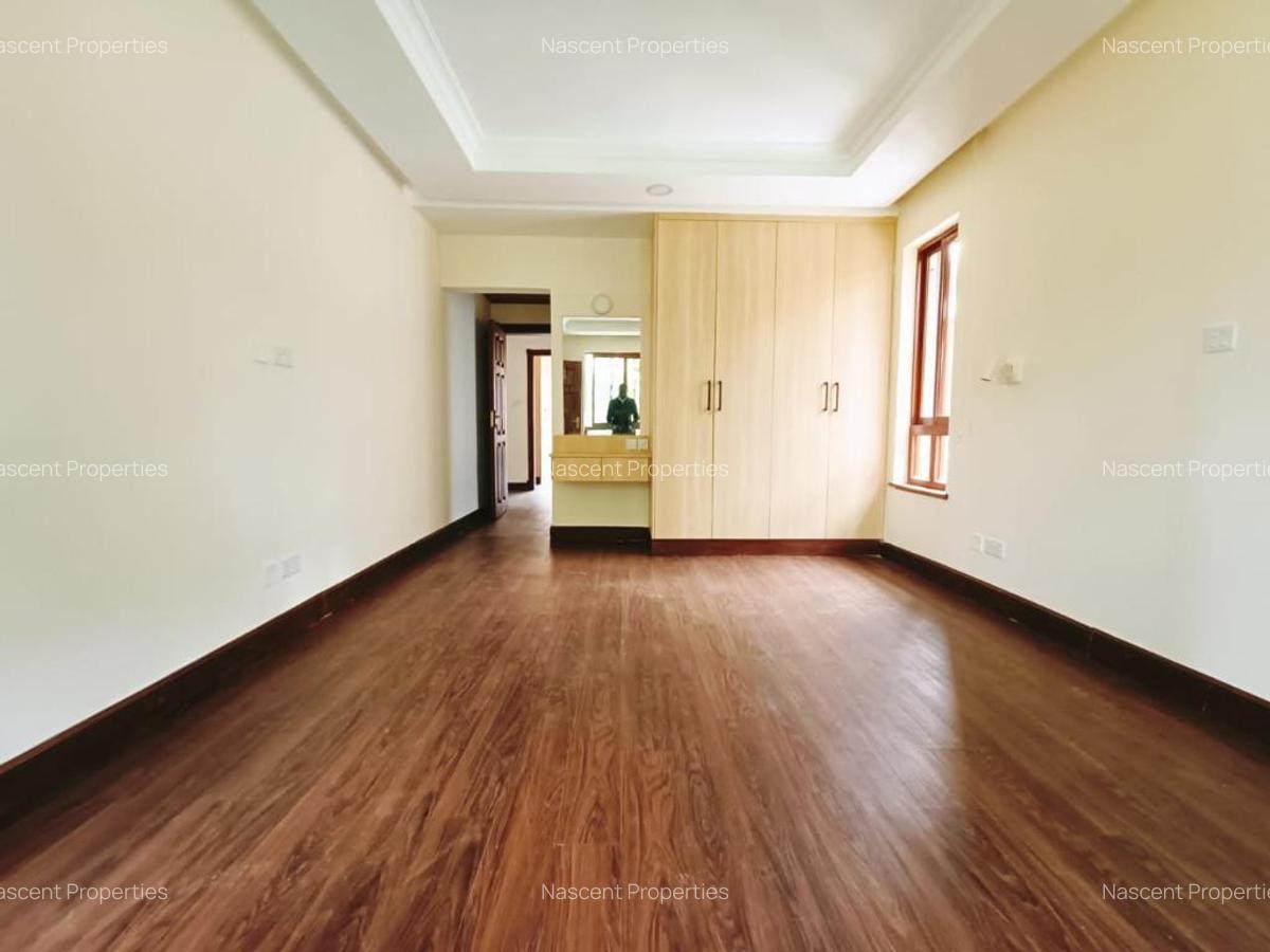 5 Bed Villa with En Suite in Spring Valley - 17
