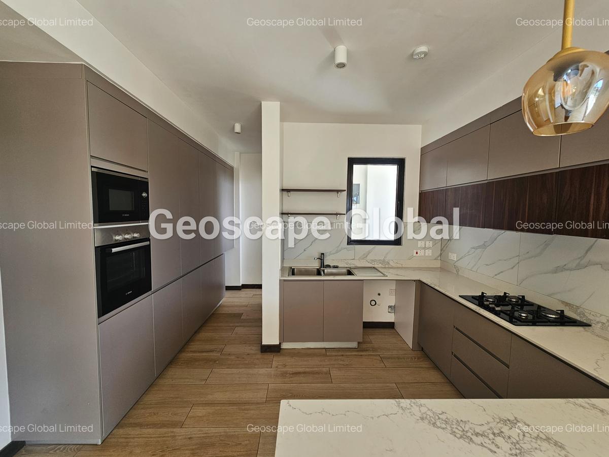 3 Bed Apartment with En Suite in Rosslyn - 8