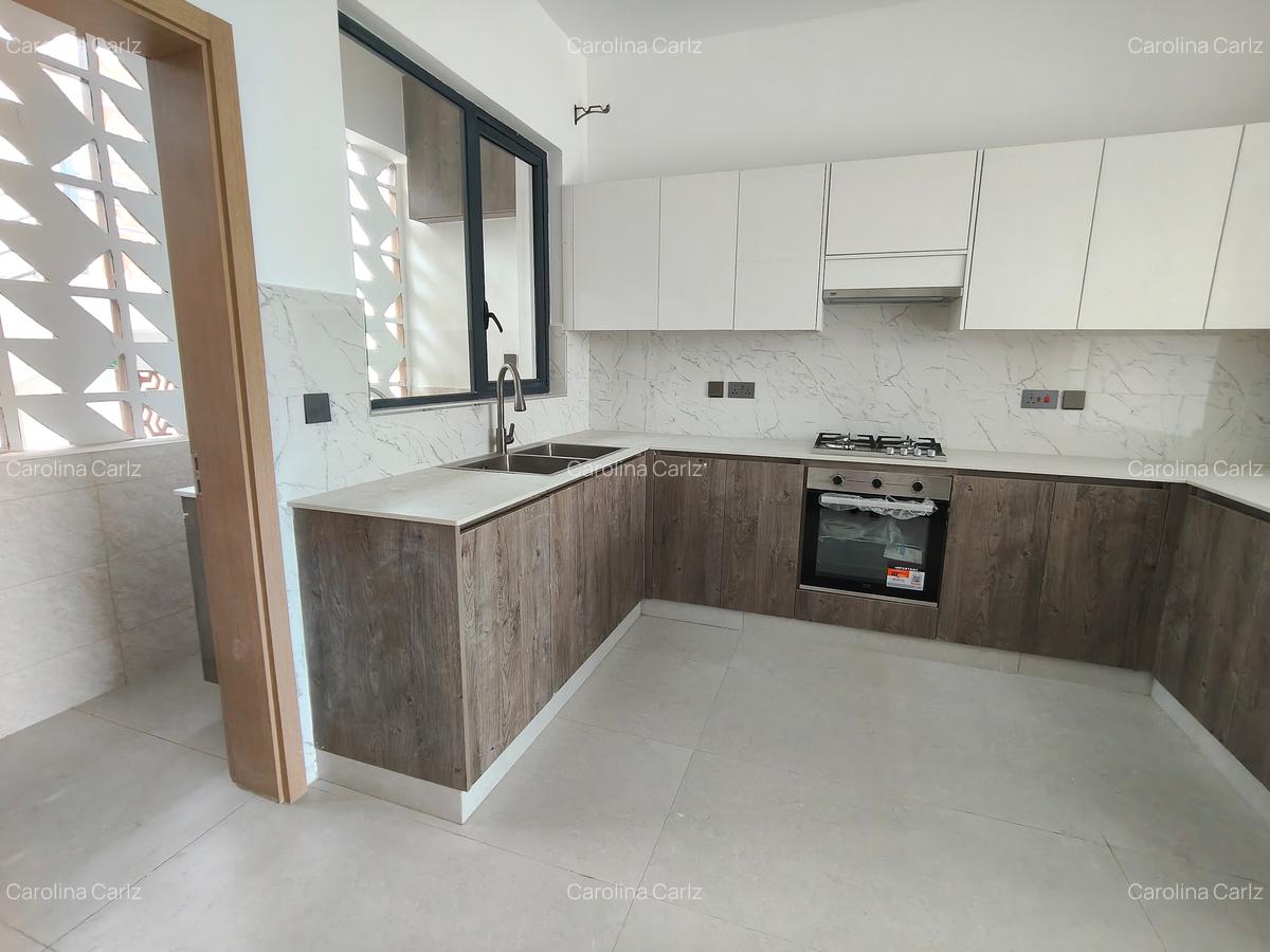 3 Bed Apartment with En Suite at Brookside Drive - 6