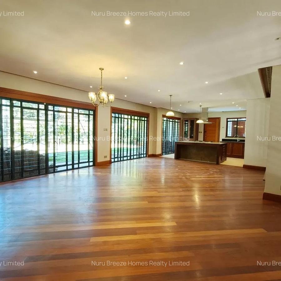 5 Bed Villa with En Suite in Lake View - 2
