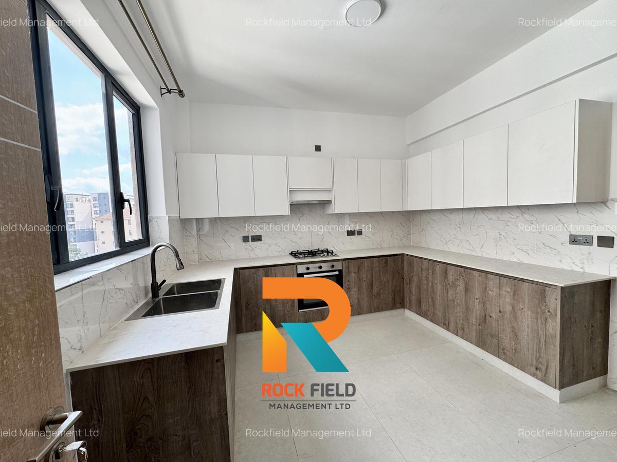 3 Bed Apartment with En Suite in Brookside - 8
