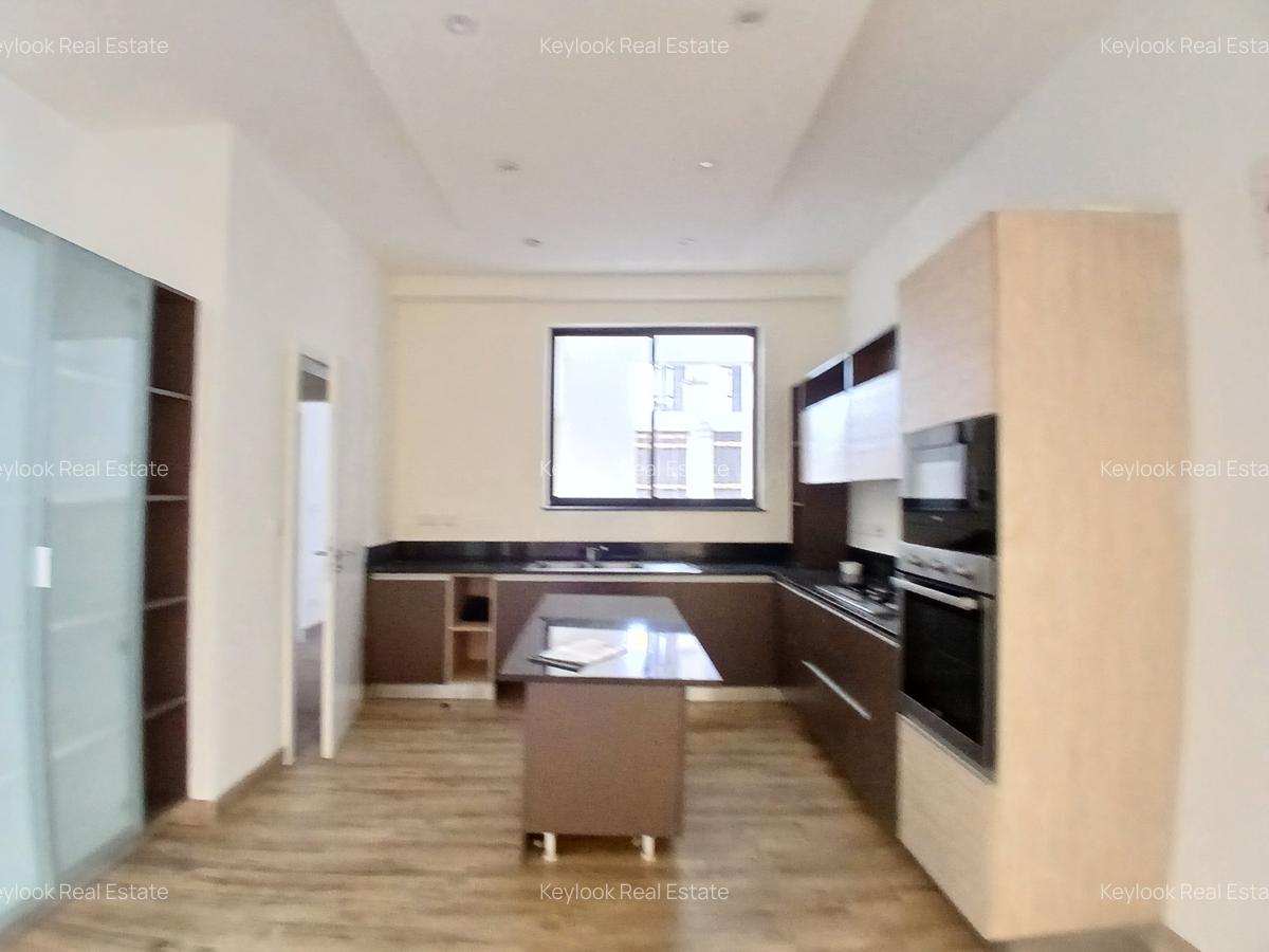 4 Bed Apartment with En Suite at Riverside Drive - 3