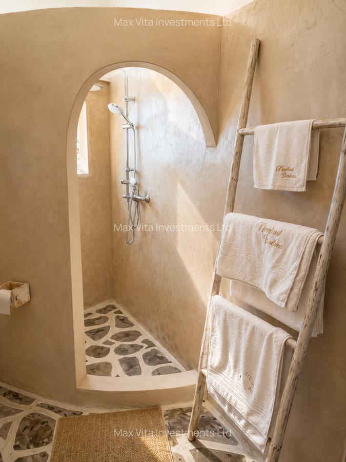 6 Bed Villa with En Suite in Watamu - 14