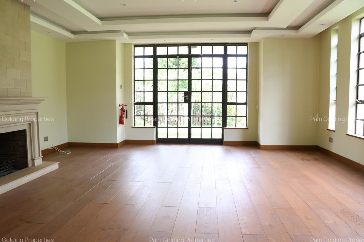 5 Bed House with En Suite in Runda - 3