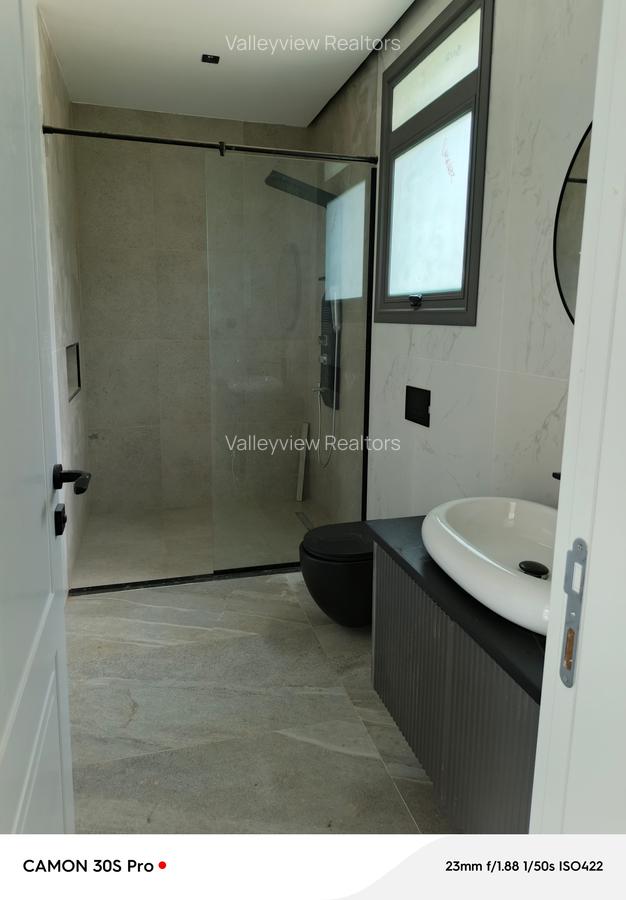 5 Bed Townhouse with En Suite at Lavington - 12