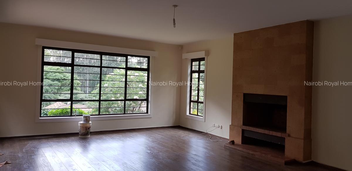 4 Bed Villa with En Suite at Rosslyn Lone Tree - 17