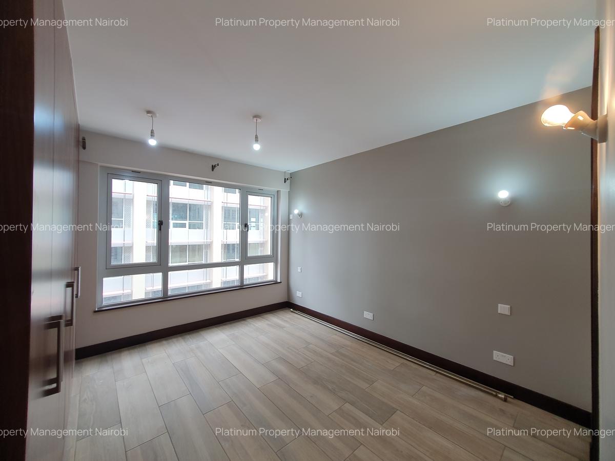 3 Bed Apartment with En Suite at Parklands Rd - 12