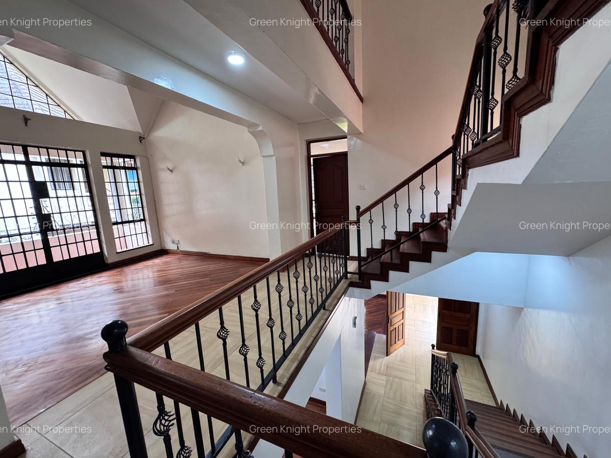 5 Bed Townhouse with En Suite in General Mathenge - 13