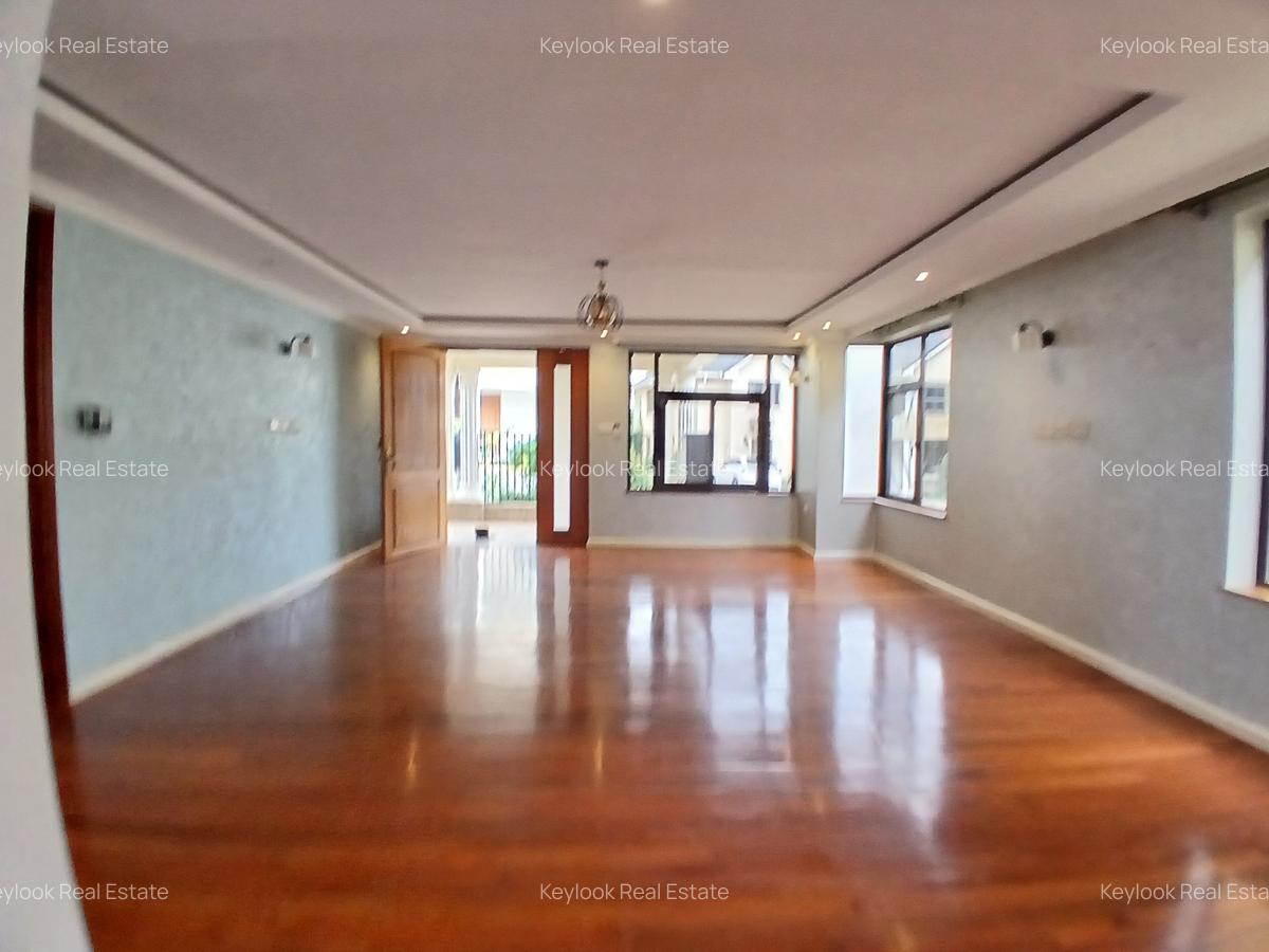 4 Bed Townhouse with En Suite at Lavington - 13