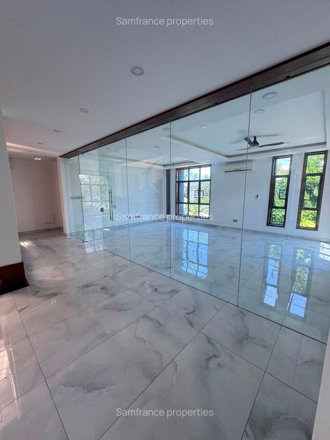 5 Bed Villa with En Suite at Moyne Drive - 4