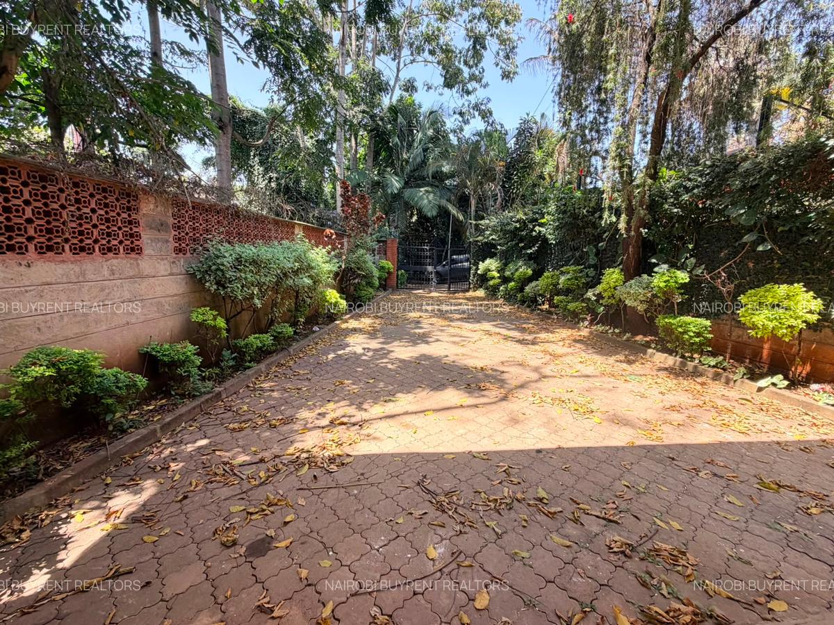 4 Bed Townhouse with En Suite in Westlands Area - 14