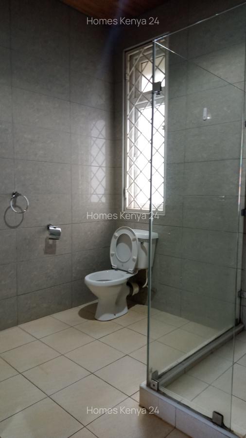 5 Bed House in Rosslyn - 13