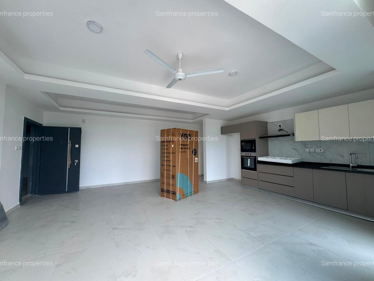 Serviced 2 Bed Apartment with En Suite at Links Road - 7