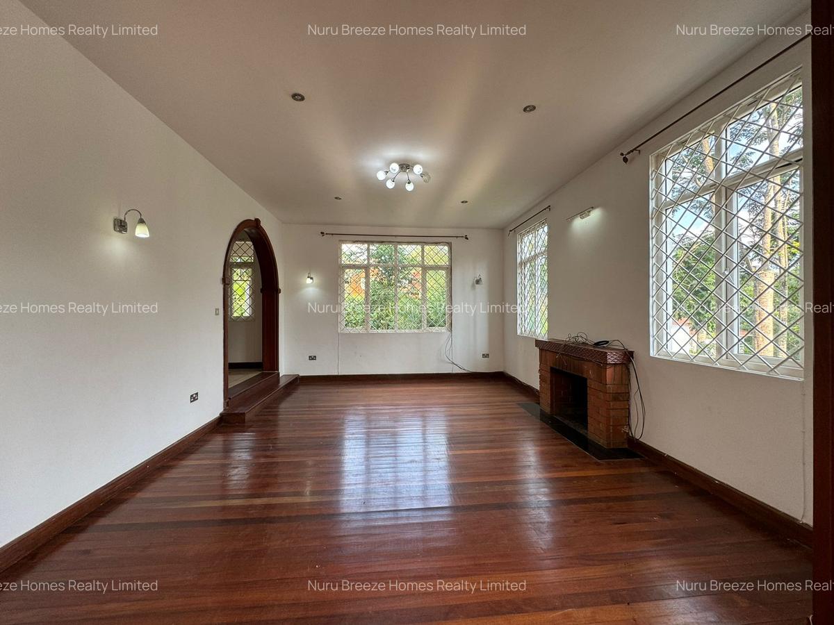 5 Bed Townhouse with En Suite in Rosslyn - 2