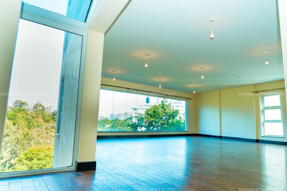5 Bed Townhouse with En Suite in General Mathenge - 12