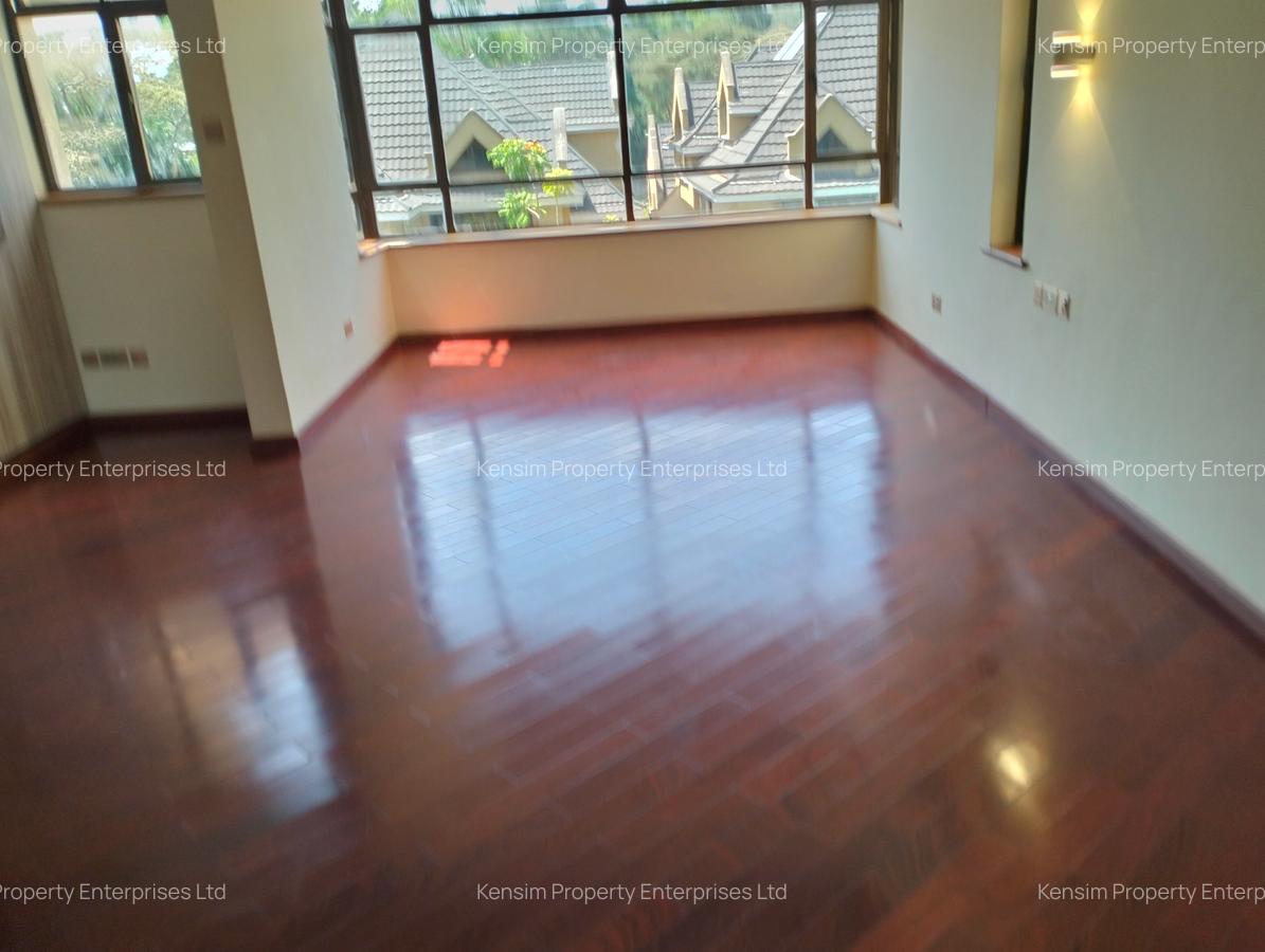 5 Bed Townhouse with En Suite in Lavington - 16