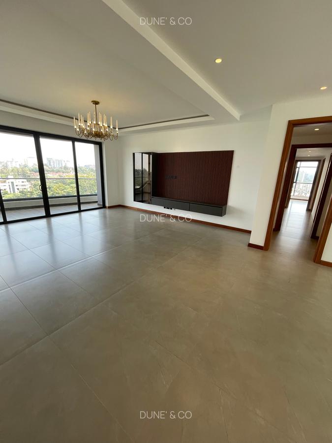 4 Bed Apartment with En Suite in Riverside - 4