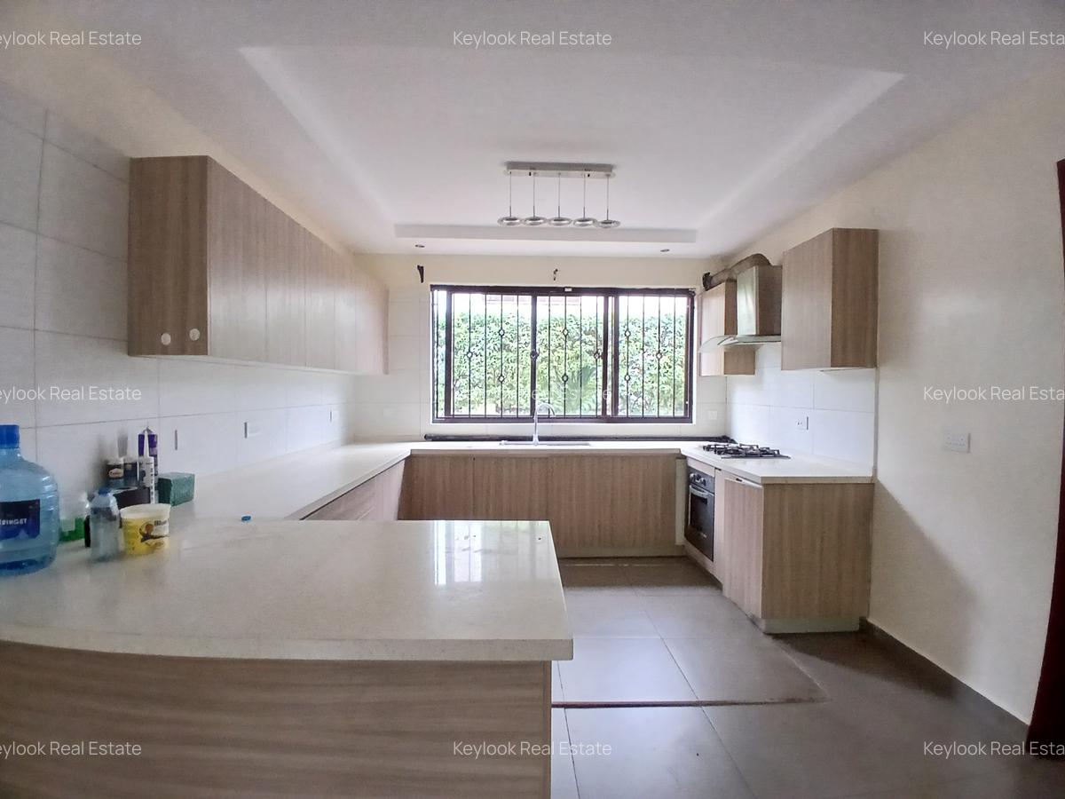 4 Bed Townhouse with En Suite at Lavington Green - 20