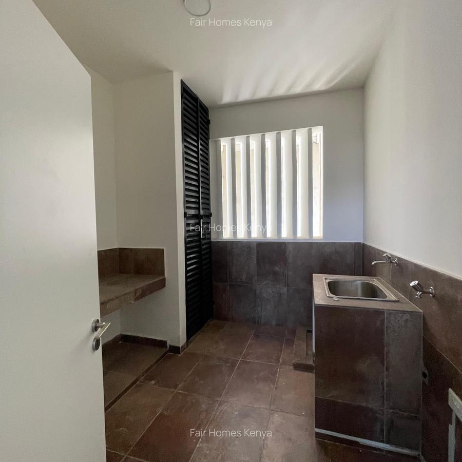 4 Bed Apartment with En Suite at Riverside Drive - 18