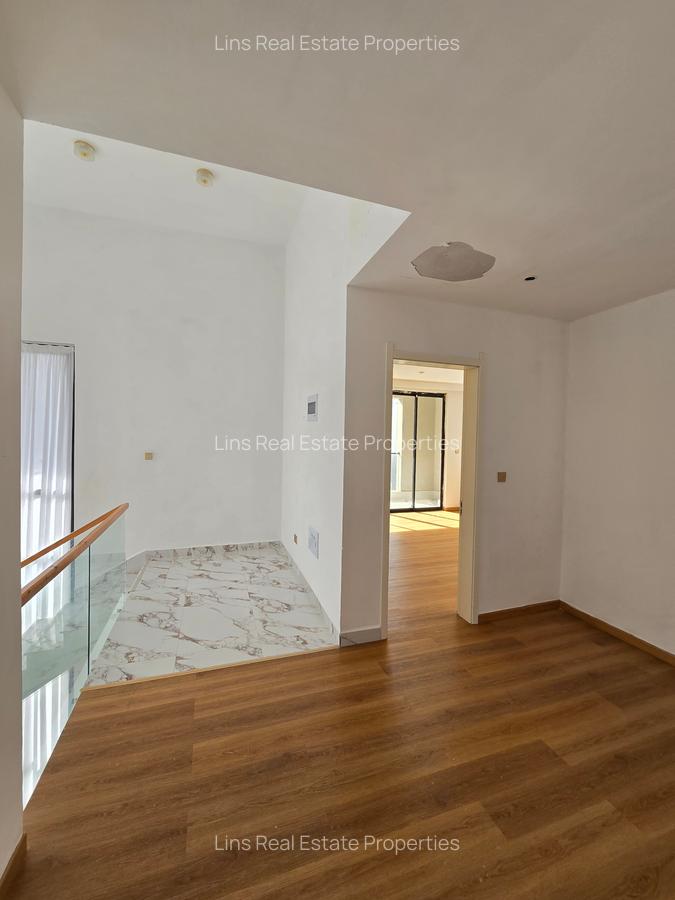 5 Bed Townhouse with En Suite in Lavington - 4