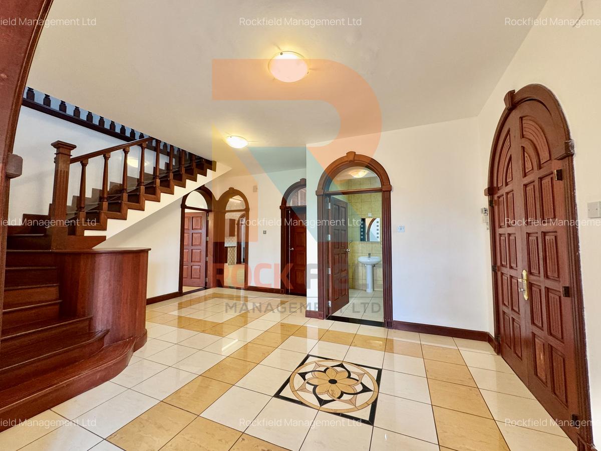 5 Bed Townhouse with En Suite in Rosslyn - 4