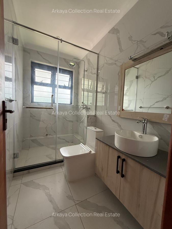5 Bed House with En Suite in Runda - 7