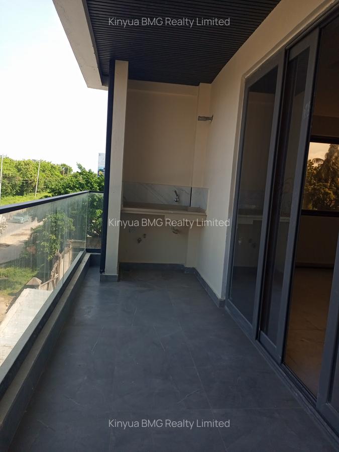 3 Bed Apartment with En Suite at Links Road - 3