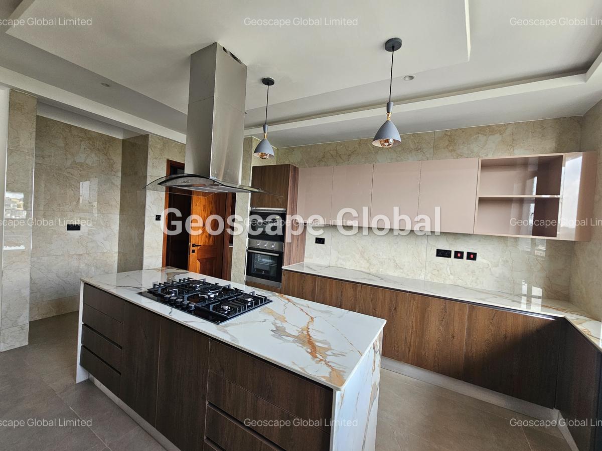4 Bed Apartment with En Suite in Riverside - 5