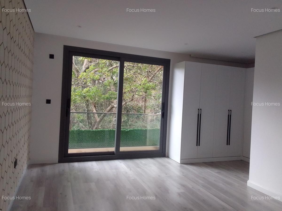 5 Bed Townhouse with En Suite in Lavington - 10