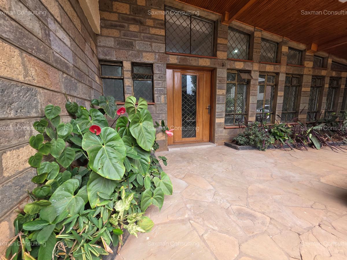 4 Bed House with En Suite in Lavington - 7