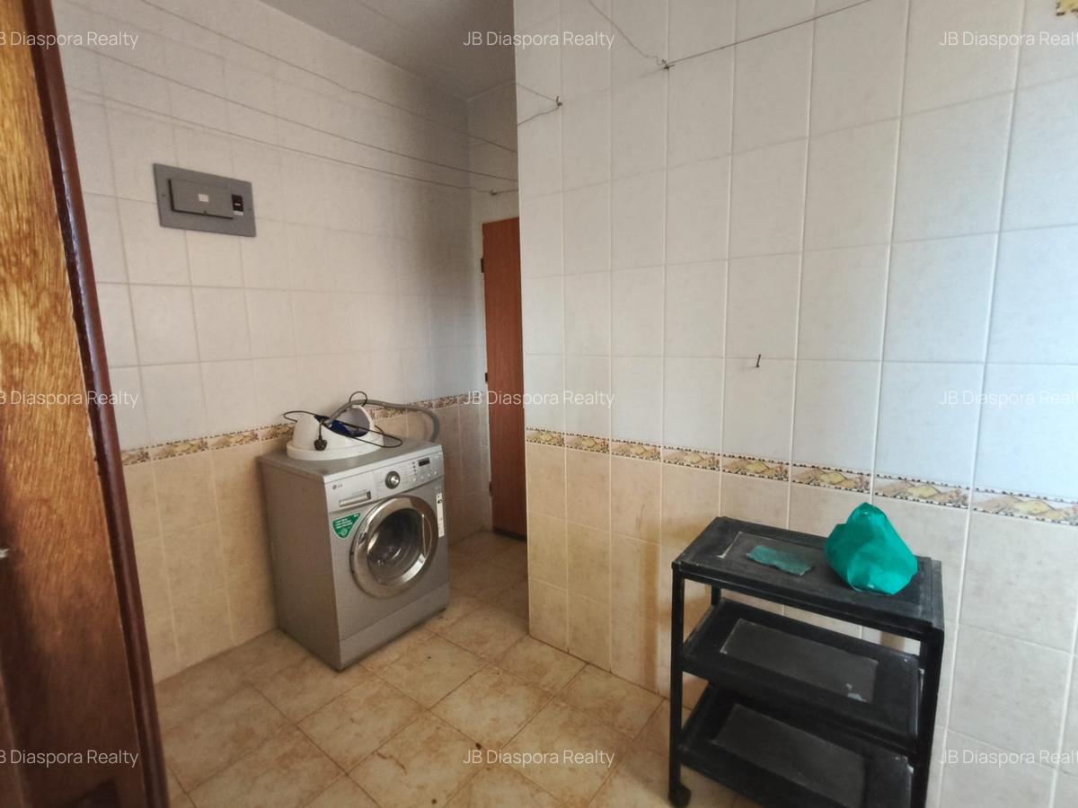3 Bed Apartment with En Suite in Brookside - 19