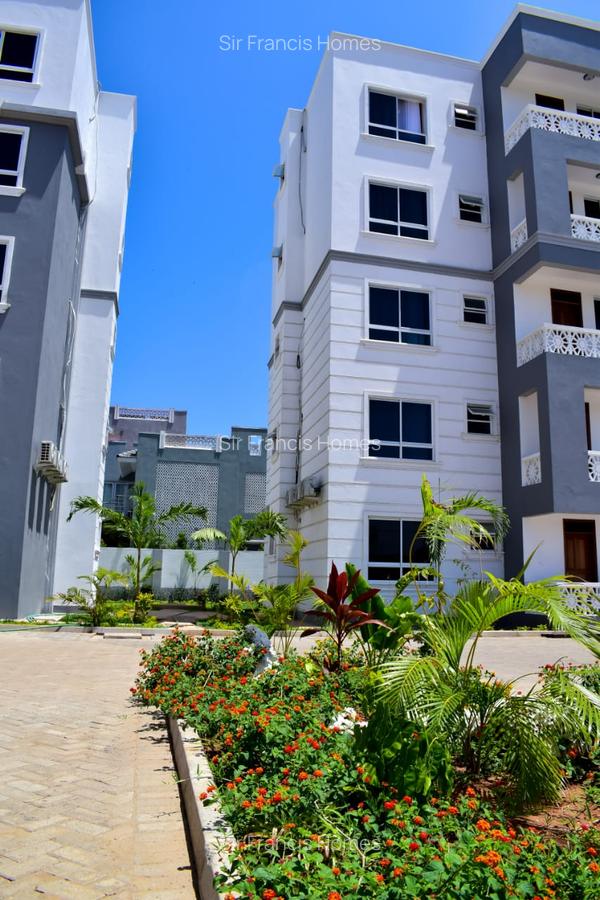 Serviced 3 Bed Apartment with Swimming Pool at Serena - 8