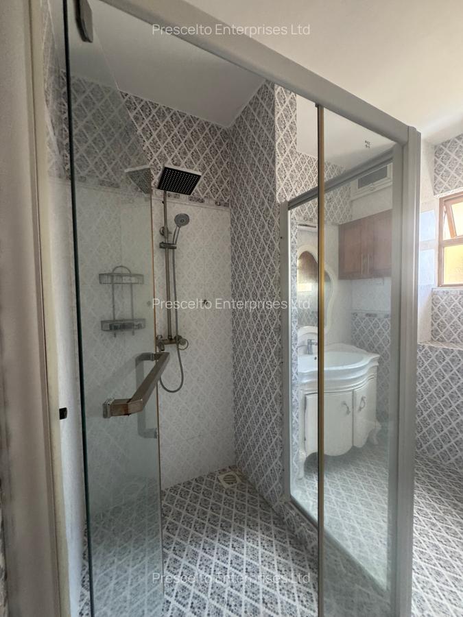 3 Bed Apartment with En Suite at Off Links Road - 10