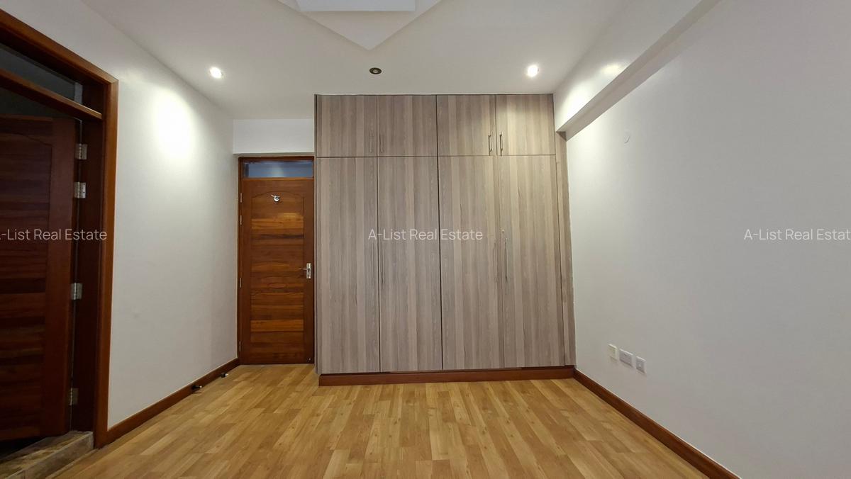 4 Bed Apartment with En Suite at 2Nd Parklands Avenue - 15