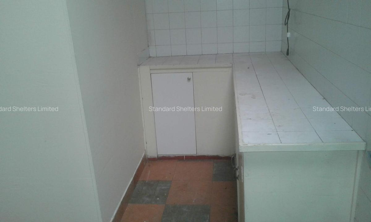 6,950 ft² Warehouse with Service Charge Included in Industrial Area - 10