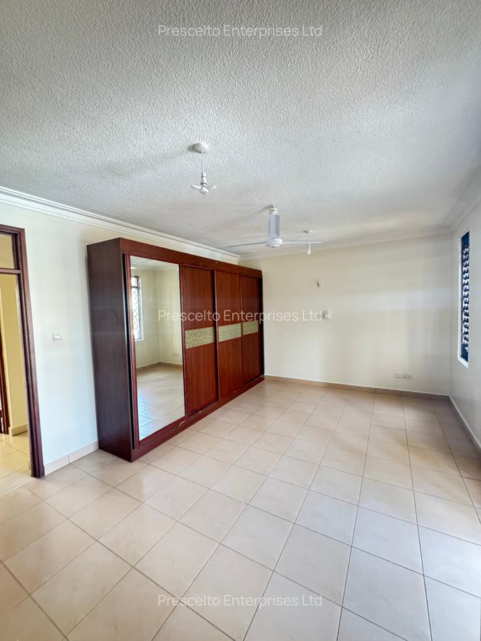 2 Bed Apartment with En Suite at Off Links Road - 13
