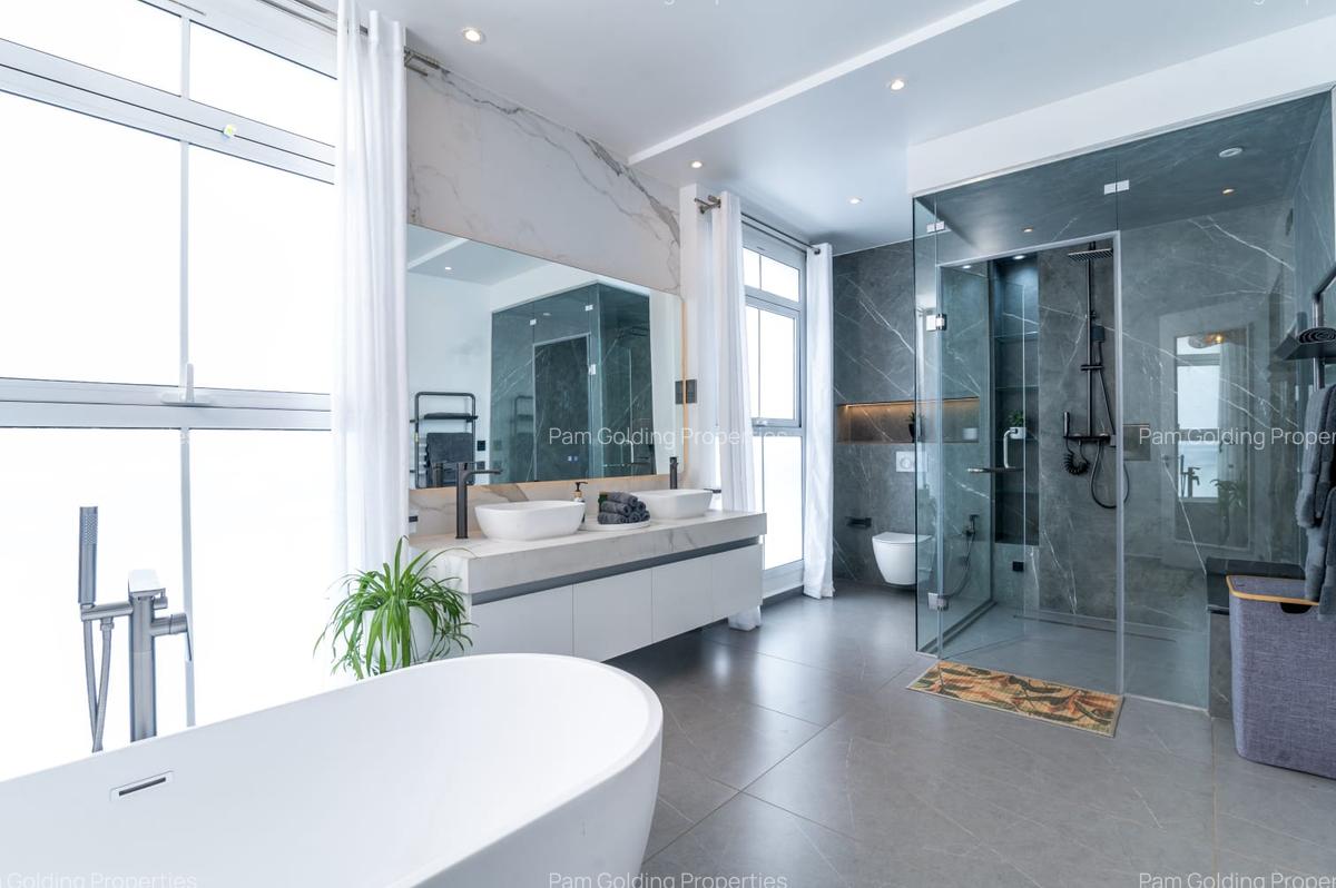 4 Bed Townhouse with Swimming Pool at Crawford Road - 1