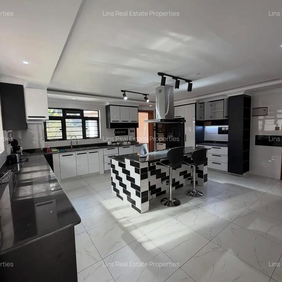 5 Bed House with En Suite in Runda - 11