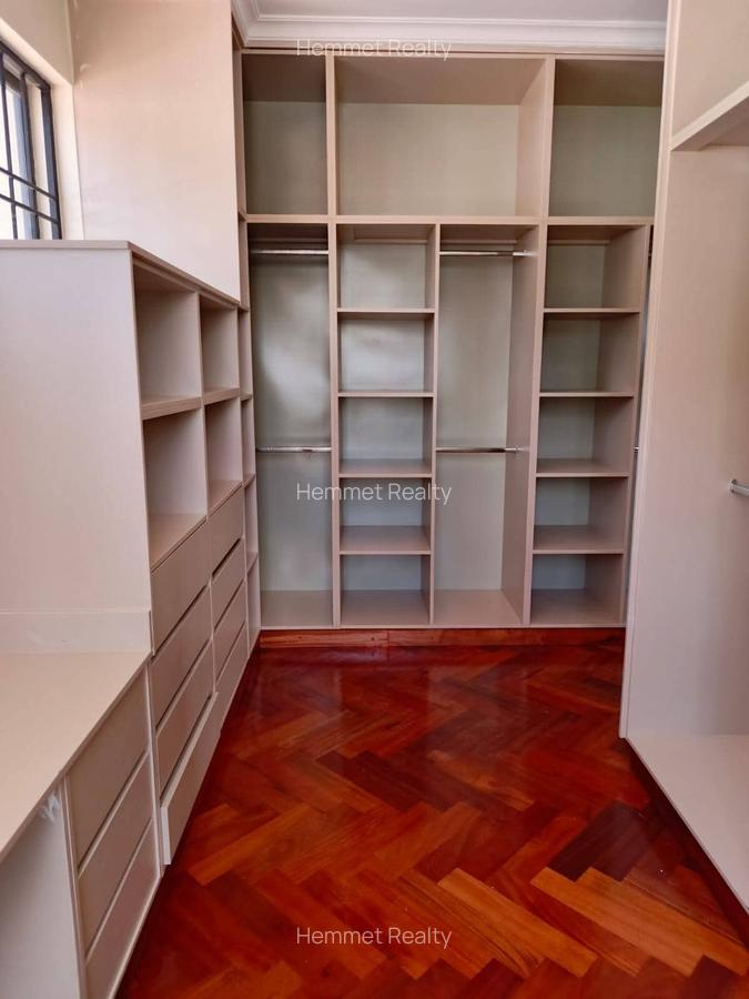 5 Bed House with En Suite in Loresho - 10