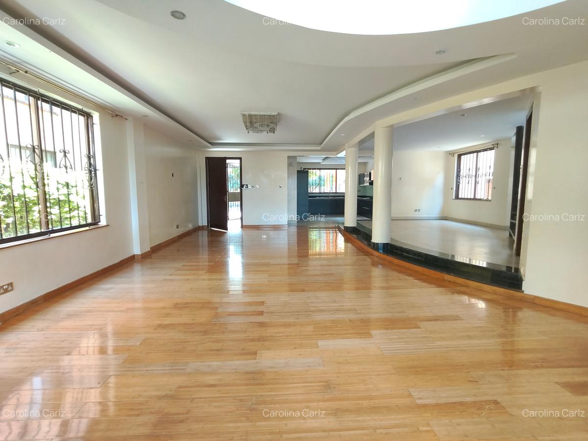 5 Bed House with En Suite in Westlands Area - 11