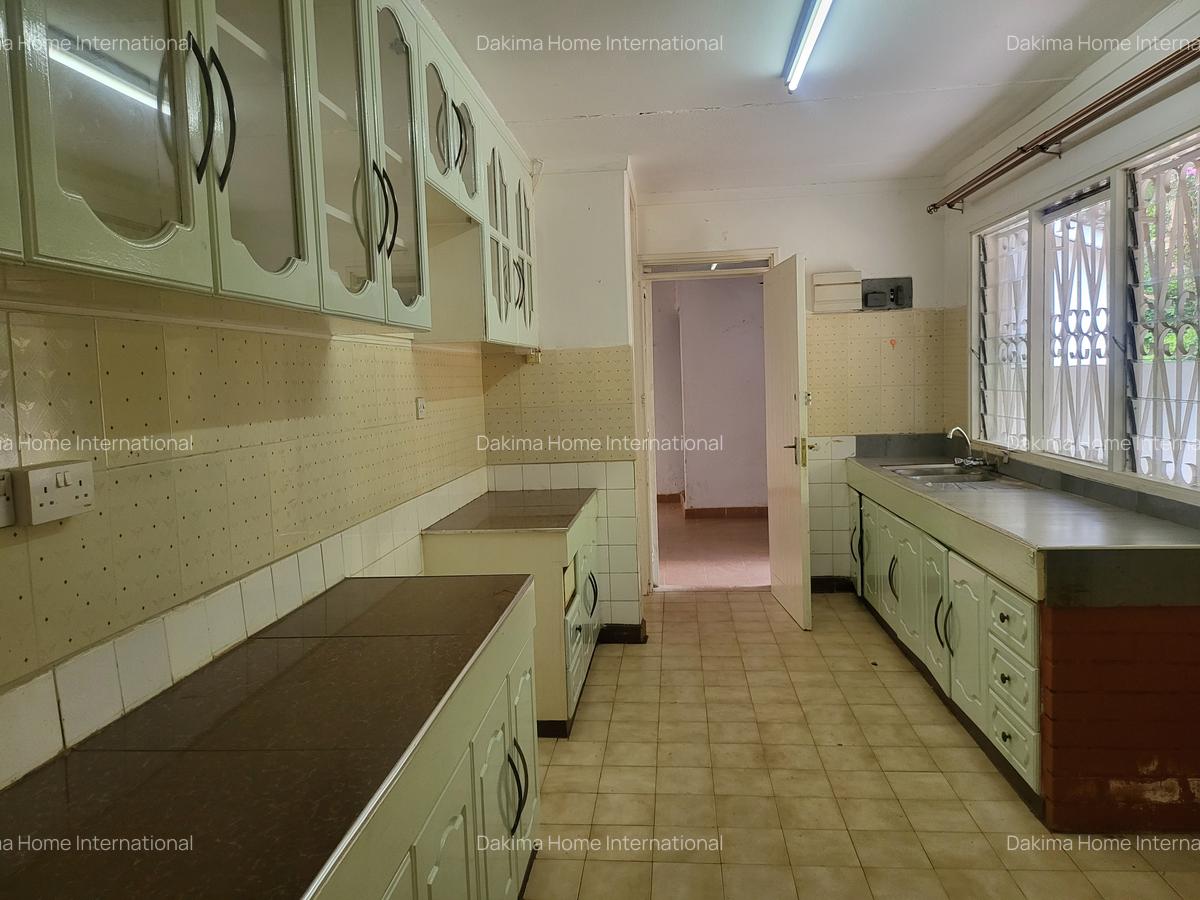 4 Bed House with En Suite in Loresho - 2