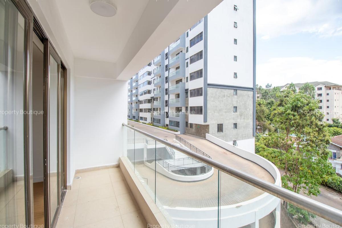3 Bed Apartment with En Suite at Lavington - 18