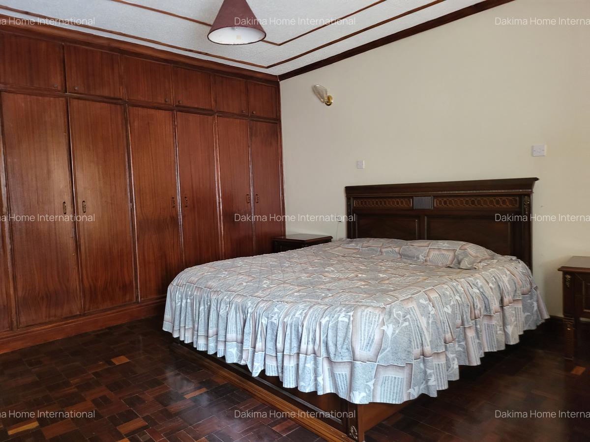 5 Bed House with En Suite in Runda - 16