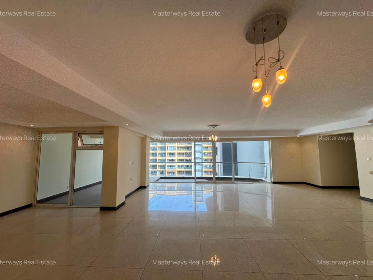 3 Bed Apartment with En Suite in Riverside - 1