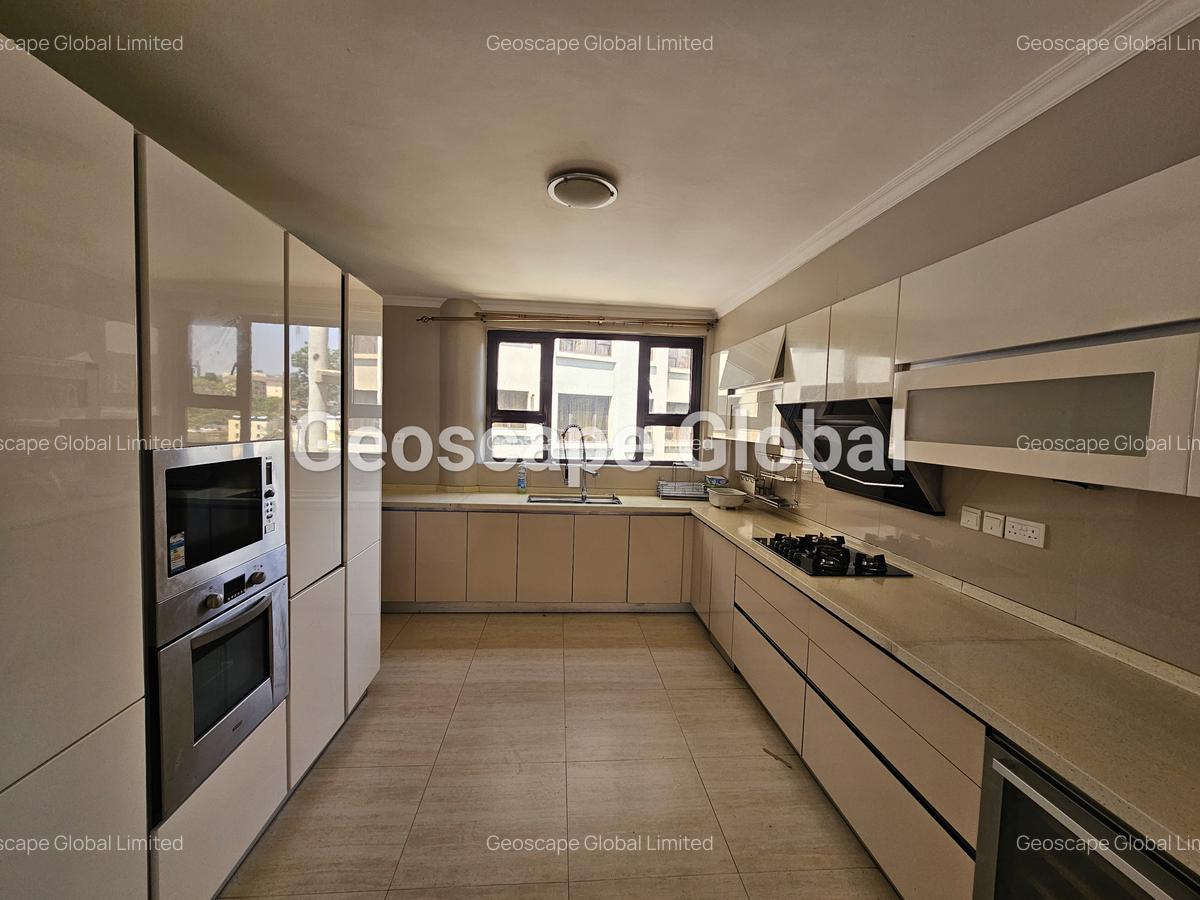 3 Bed Apartment with En Suite in Riverside - 18