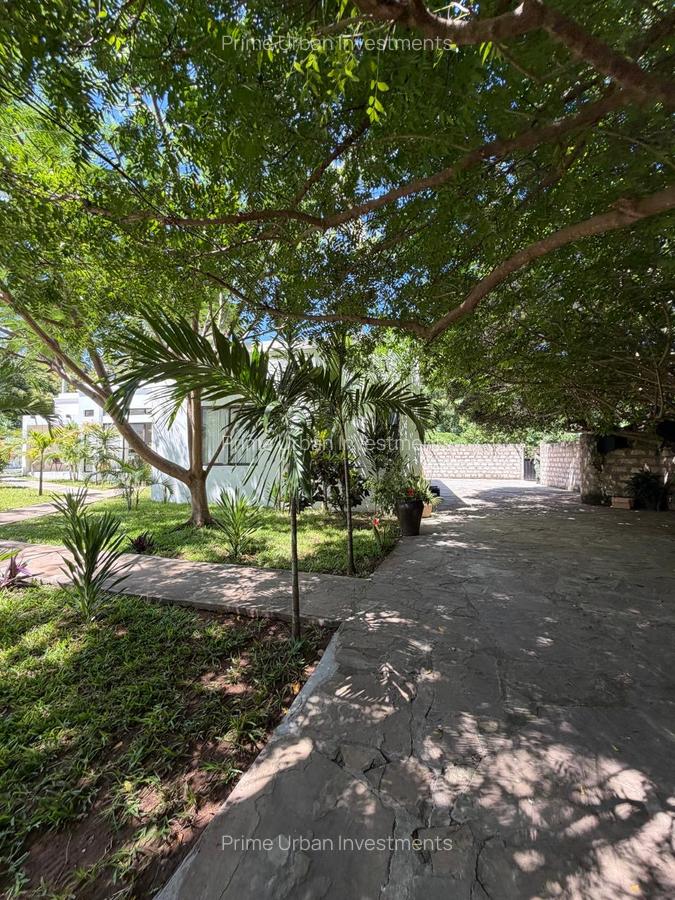 4 Bed House with En Suite at Watamu Beach - 20