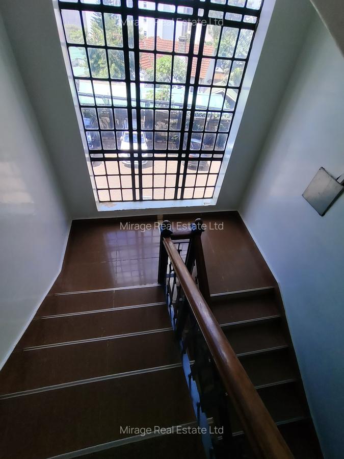 3 Bed Apartment with Swimming Pool in Kilimani - 11