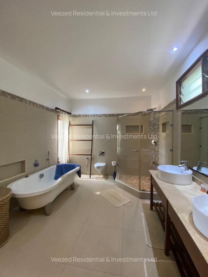 Furnished 3 Bed Apartment with En Suite in Nyali Area - 10