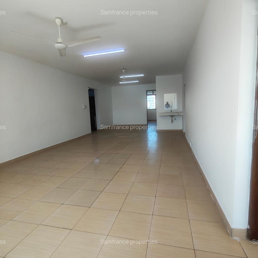 3 Bed Apartment with En Suite at Links Road - 4